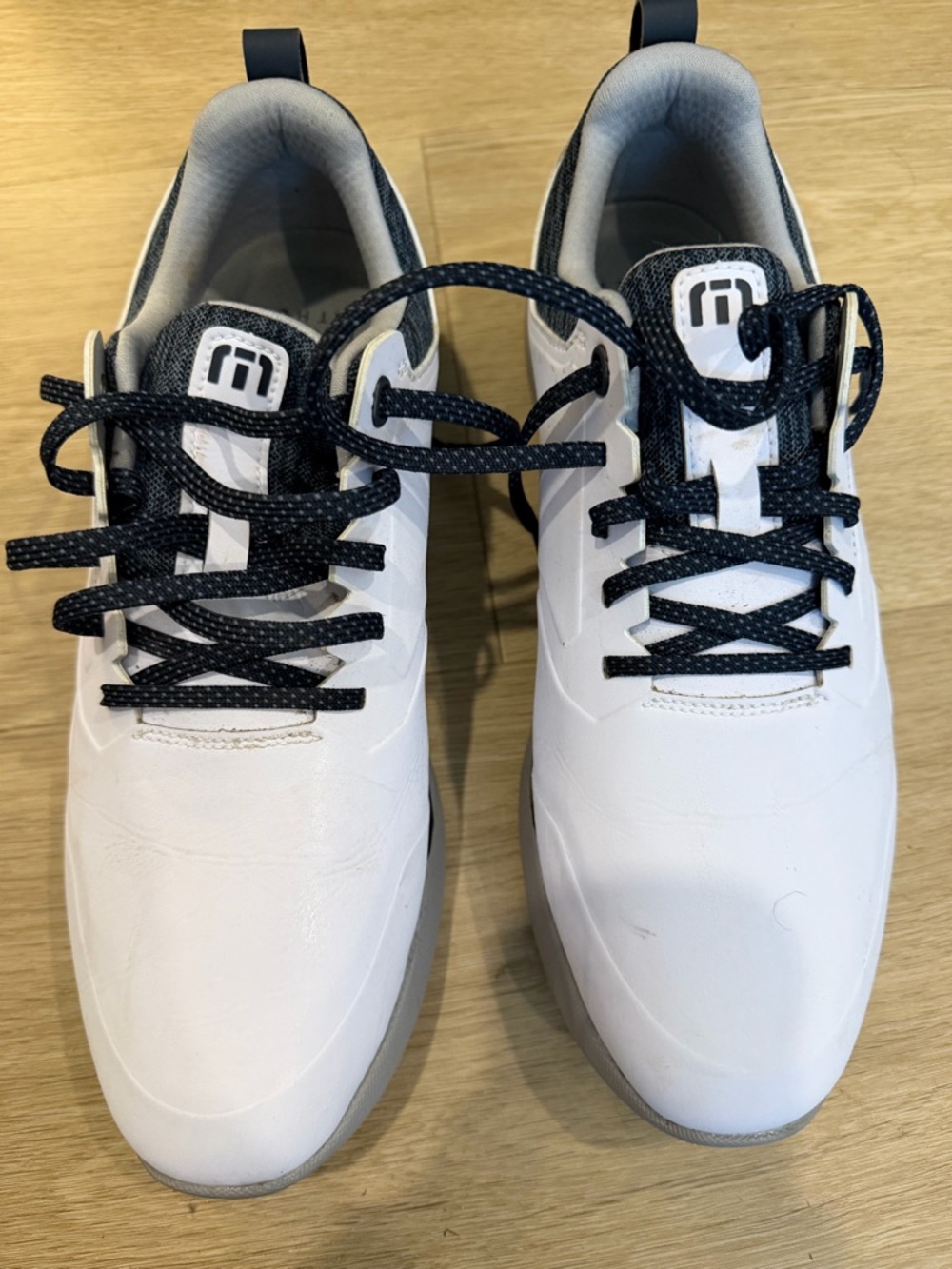Men's Travis Matthew golf sneakers white with grey/dark blue size 10.5